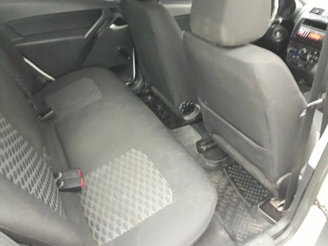 Белый ВАЗ Гранта, объемом двигателя 1.6 л и пробегом 202 тыс. км за 3650 $, фото 7 на Automoto.ua