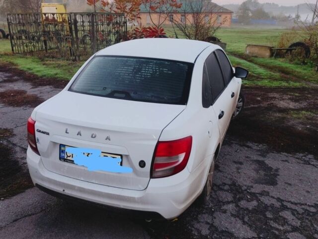Белый ВАЗ Гранта, объемом двигателя 1 л и пробегом 190 тыс. км за 3000 $, фото 1 на Automoto.ua