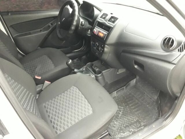 Белый ВАЗ Гранта, объемом двигателя 1.6 л и пробегом 202 тыс. км за 3650 $, фото 6 на Automoto.ua