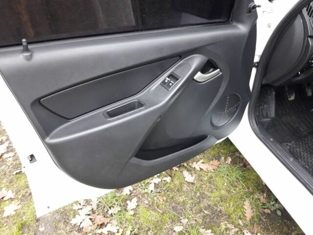 Белый ВАЗ Гранта, объемом двигателя 1.6 л и пробегом 202 тыс. км за 3650 $, фото 22 на Automoto.ua