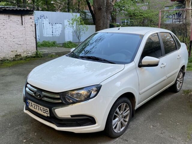 Белый ВАЗ Гранта, объемом двигателя 1.6 л и пробегом 23 тыс. км за 8000 $, фото 2 на Automoto.ua