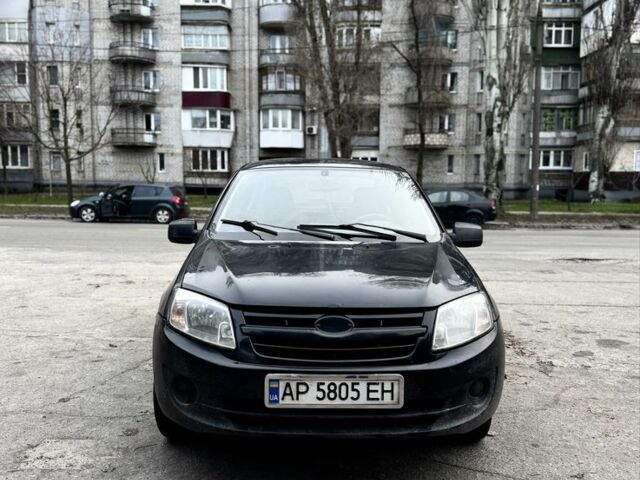 Черный ВАЗ Гранта, объемом двигателя 1.6 л и пробегом 257 тыс. км за 2750 $, фото 1 на Automoto.ua