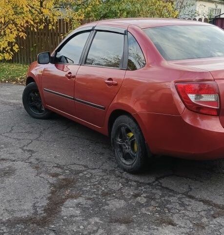 ВАЗ Гранта 2013 у Хороле на Automoto.ua Червоний ВАЗ Гранта, об'ємом двигуна 1.6 л та пробігом 175 тис. км за 2650 $, фото 5 на Automoto.ua