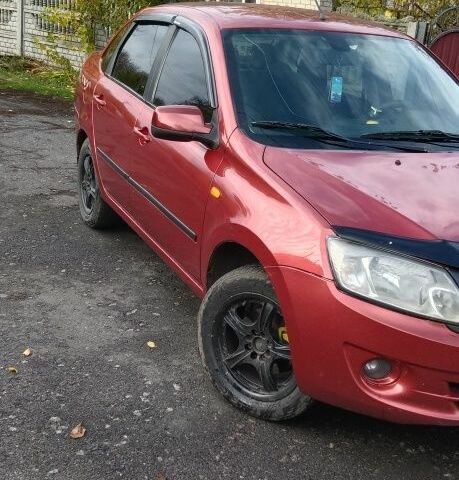 ВАЗ Гранта 2013 у Хороле на Automoto.ua Червоний ВАЗ Гранта, об'ємом двигуна 1.6 л та пробігом 175 тис. км за 2650 $, фото 2 на Automoto.ua