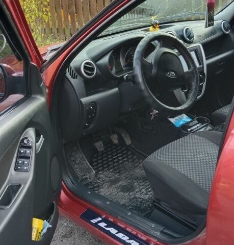 ВАЗ Гранта 2013 у Хороле на Automoto.ua Червоний ВАЗ Гранта, об'ємом двигуна 1.6 л та пробігом 175 тис. км за 2650 $, фото 6 на Automoto.ua