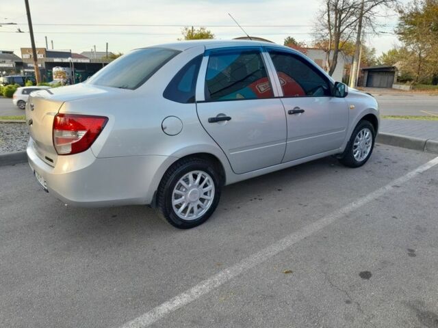 Серый ВАЗ Гранта, объемом двигателя 1.6 л и пробегом 198 тыс. км за 3200 $, фото 5 на Automoto.ua