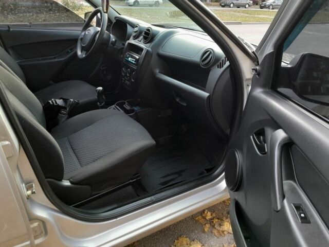 Серый ВАЗ Гранта, объемом двигателя 1.6 л и пробегом 198 тыс. км за 3200 $, фото 17 на Automoto.ua