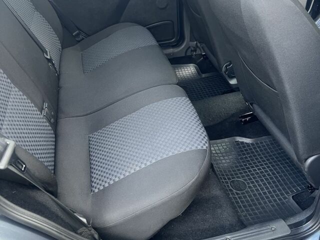 Сірий ВАЗ Гранта, об'ємом двигуна 1.6 л та пробігом 75 тис. км за 4300 $, фото 12 на Automoto.ua