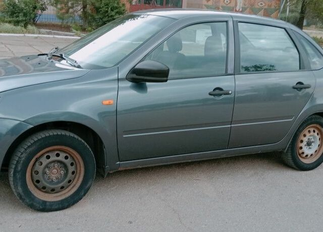 Сірий ВАЗ Гранта, об'ємом двигуна 1.6 л та пробігом 107 тис. км за 4000 $, фото 1 на Automoto.ua