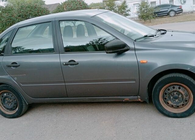 Сірий ВАЗ Гранта, об'ємом двигуна 1.6 л та пробігом 107 тис. км за 4000 $, фото 3 на Automoto.ua