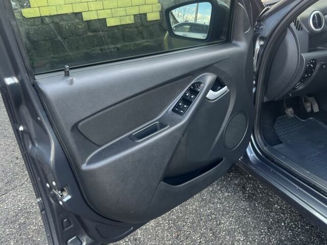 Сірий ВАЗ Гранта, об'ємом двигуна 1.6 л та пробігом 75 тис. км за 4300 $, фото 14 на Automoto.ua