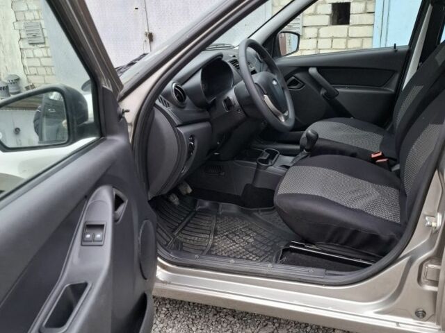 Серый ВАЗ Гранта, объемом двигателя 1 л и пробегом 23 тыс. км за 5999 $, фото 7 на Automoto.ua