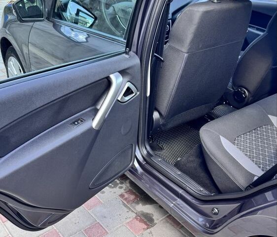 Сірий ВАЗ Гранта, об'ємом двигуна 1.6 л та пробігом 42 тис. км за 8450 $, фото 16 на Automoto.ua