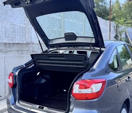 Сірий ВАЗ Гранта, об'ємом двигуна 1.6 л та пробігом 42 тис. км за 8450 $, фото 4 на Automoto.ua