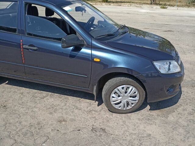 Синий ВАЗ Гранта, объемом двигателя 1.6 л и пробегом 98 тыс. км за 3100 $, фото 4 на Automoto.ua