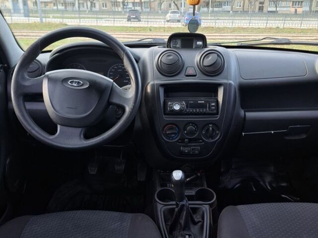 Синій ВАЗ Гранта, об'ємом двигуна 1.6 л та пробігом 267 тис. км за 1850 $, фото 6 на Automoto.ua