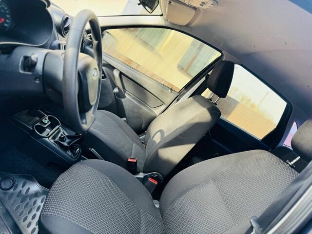 Синий ВАЗ Гранта, объемом двигателя 1.6 л и пробегом 140 тыс. км за 1850 $, фото 7 на Automoto.ua