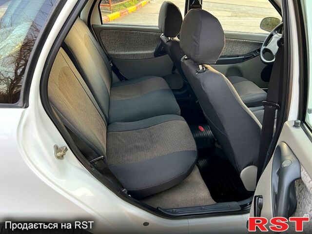 Белый ВАЗ Kalina, объемом двигателя 1.4 л и пробегом 185 тыс. км за 3000 $, фото 11 на Automoto.ua