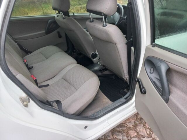 Белый ВАЗ Калина, объемом двигателя 1.6 л и пробегом 1 тыс. км за 2400 $, фото 7 на Automoto.ua