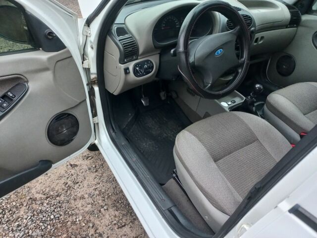 Белый ВАЗ Калина, объемом двигателя 1.6 л и пробегом 1 тыс. км за 2400 $, фото 3 на Automoto.ua