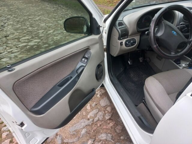 Белый ВАЗ Калина, объемом двигателя 1.6 л и пробегом 1 тыс. км за 2400 $, фото 16 на Automoto.ua