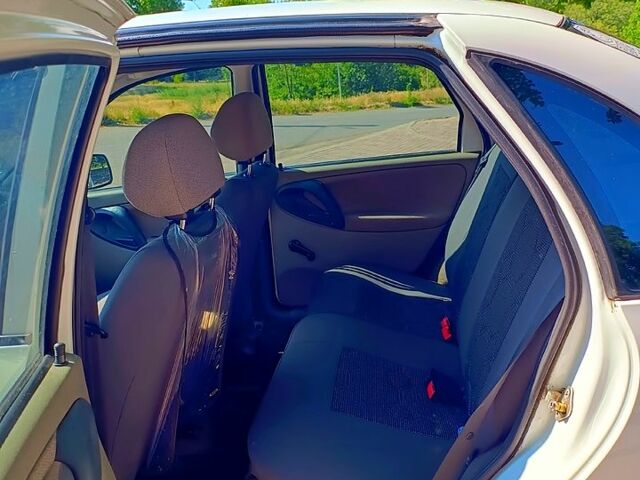 Белый ВАЗ Kalina, объемом двигателя 1.4 л и пробегом 117 тыс. км за 2999 $, фото 5 на Automoto.ua