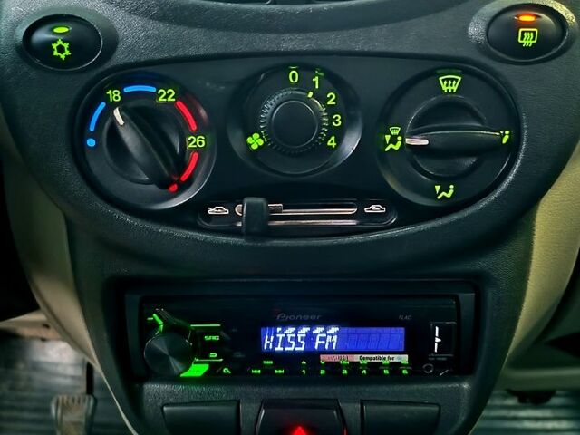 Белый ВАЗ Kalina, объемом двигателя 1.4 л и пробегом 117 тыс. км за 2999 $, фото 7 на Automoto.ua