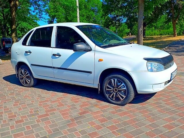 Белый ВАЗ Kalina, объемом двигателя 1.4 л и пробегом 117 тыс. км за 2999 $, фото 2 на Automoto.ua