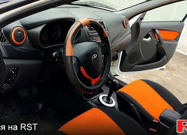 Белый ВАЗ Kalina, объемом двигателя 1.6 л и пробегом 101 тыс. км за 5800 $, фото 4 на Automoto.ua