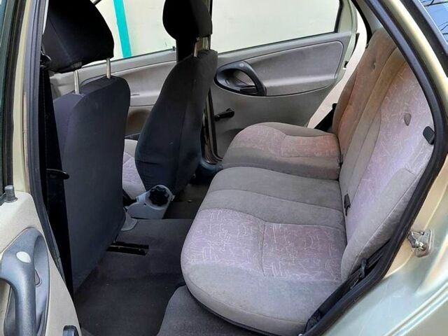 Бежевый ВАЗ Kalina, объемом двигателя 1.6 л и пробегом 93 тыс. км за 2250 $, фото 2 на Automoto.ua