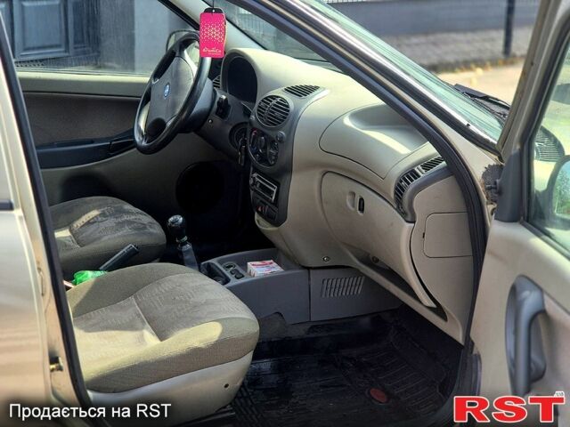 Бежевий ВАЗ Kalina, об'ємом двигуна 1.6 л та пробігом 178 тис. км за 1499 $, фото 3 на Automoto.ua