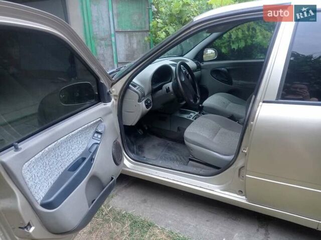 Бежевый ВАЗ Калина, объемом двигателя 1.6 л и пробегом 220 тыс. км за 1800 $, фото 5 на Automoto.ua