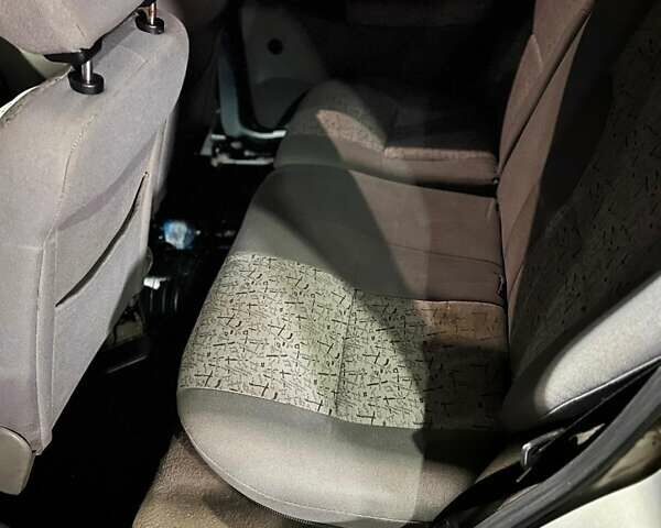 Бежевий ВАЗ Калина, об'ємом двигуна 1.6 л та пробігом 237 тис. км за 1800 $, фото 2 на Automoto.ua