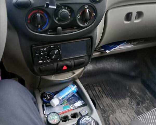 Бежевый ВАЗ Калина, объемом двигателя 1.6 л и пробегом 195 тыс. км за 2050 $, фото 5 на Automoto.ua