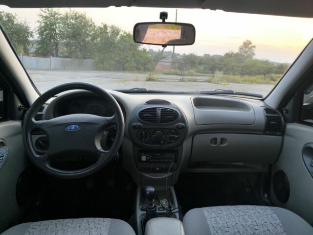 Бежевый ВАЗ Калина, объемом двигателя 1.6 л и пробегом 140 тыс. км за 2200 $, фото 4 на Automoto.ua