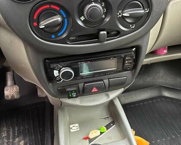 Бежевый ВАЗ Калина, объемом двигателя 1.6 л и пробегом 155 тыс. км за 1950 $, фото 10 на Automoto.ua