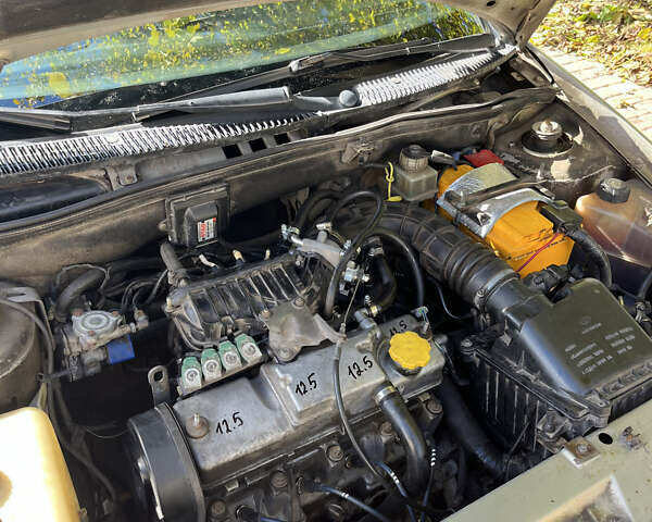 Бежевый ВАЗ Калина, объемом двигателя 1.6 л и пробегом 328 тыс. км за 2500 $, фото 10 на Automoto.ua