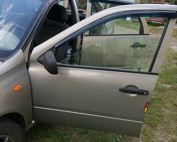 Бежевий ВАЗ Калина, об'ємом двигуна 1.6 л та пробігом 100 тис. км за 2000 $, фото 13 на Automoto.ua