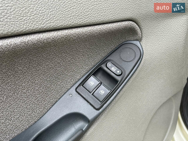 ВАЗ Калина 2008 в Николаеве на Automoto.ua Бежевый ВАЗ Калина, объемом двигателя 1.4 л и пробегом 212 тыс. км за 3000 $, фото 11 на Automoto.ua