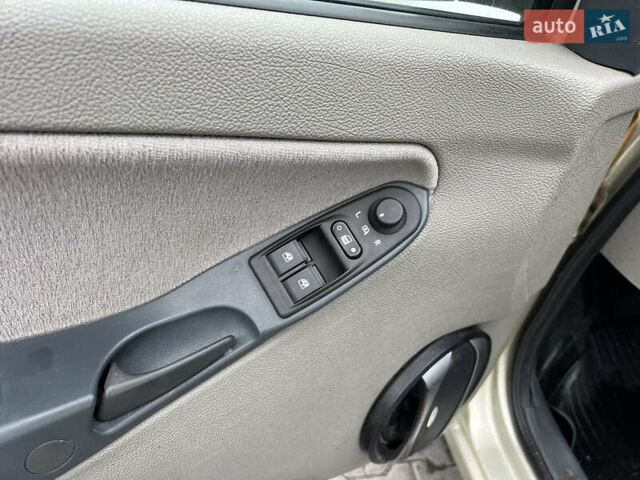 Бежевый ВАЗ Калина, объемом двигателя 1.4 л и пробегом 81 тыс. км за 2150 $, фото 19 на Automoto.ua