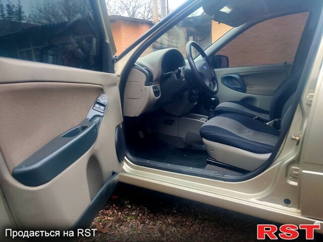 Бежевий ВАЗ Kalina, об'ємом двигуна 1.4 л та пробігом 115 тис. км за 2999 $, фото 8 на Automoto.ua