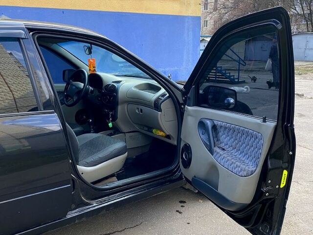 Чорний ВАЗ Kalina, об'ємом двигуна 1.4 л та пробігом 150 тис. км за 2000 $, фото 5 на Automoto.ua