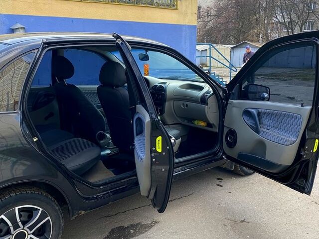 Чорний ВАЗ Kalina, об'ємом двигуна 1.4 л та пробігом 150 тис. км за 2000 $, фото 6 на Automoto.ua