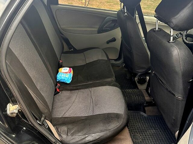 Черный ВАЗ Kalina, объемом двигателя 1.4 л и пробегом 134 тыс. км за 2200 $, фото 9 на Automoto.ua