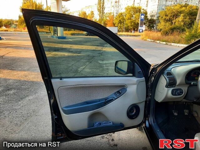 Черный ВАЗ Kalina, объемом двигателя 1.4 л и пробегом 128 тыс. км за 2850 $, фото 9 на Automoto.ua