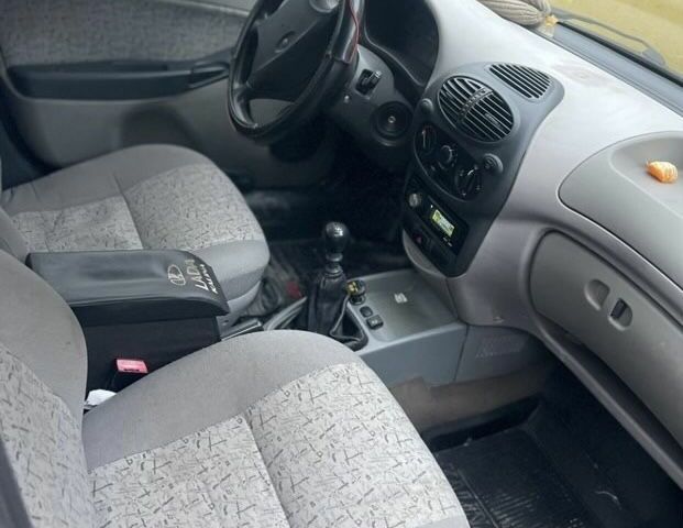 Фиолетовый ВАЗ Калина, объемом двигателя 1.6 л и пробегом 300 тыс. км за 1600 $, фото 5 на Automoto.ua