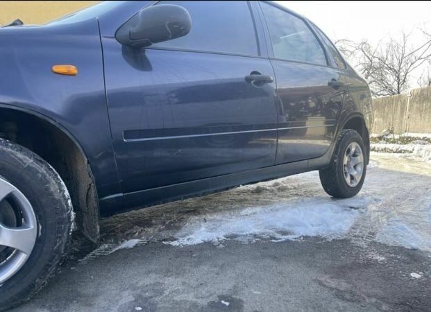 Фиолетовый ВАЗ Калина, объемом двигателя 1.6 л и пробегом 300 тыс. км за 1600 $, фото 3 на Automoto.ua