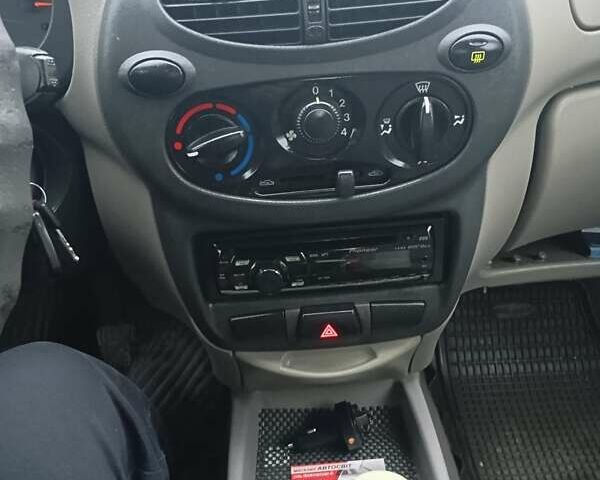 Фиолетовый ВАЗ Калина, объемом двигателя 1.6 л и пробегом 160 тыс. км за 2300 $, фото 1 на Automoto.ua