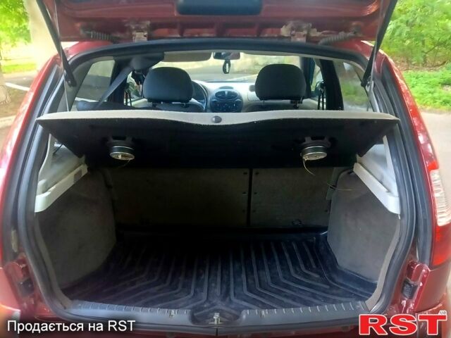 Красный ВАЗ Kalina, объемом двигателя 1.6 л и пробегом 251 тыс. км за 2400 $, фото 5 на Automoto.ua