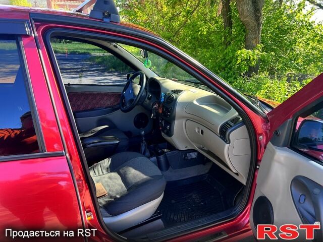 Красный ВАЗ Kalina, объемом двигателя 1.6 л и пробегом 123 тыс. км за 2800 $, фото 6 на Automoto.ua